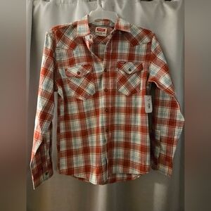 Wrangler Slim Fit Long Sleeve Woven Button Shirt